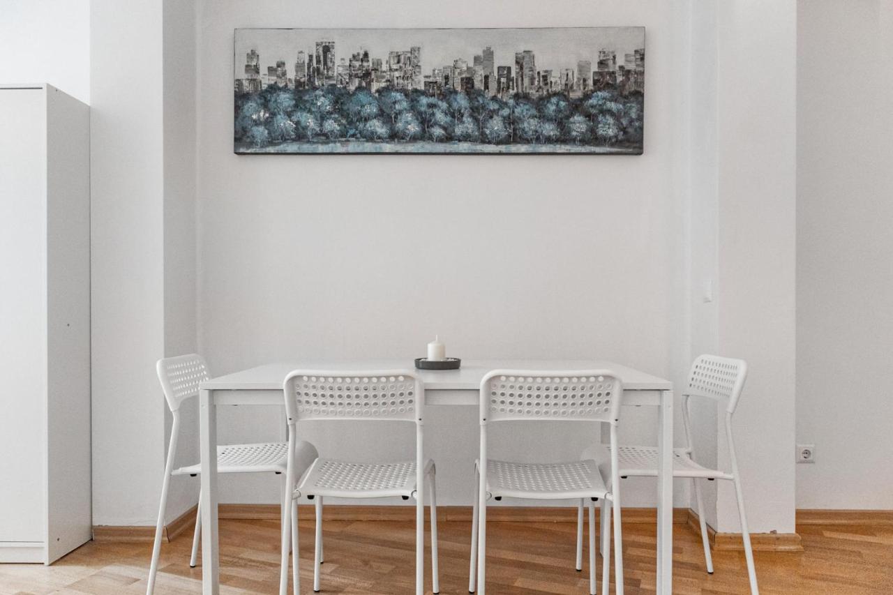 Gasometer Apartment - Designer Building With Amazing View Wien Eksteriør billede
